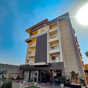 Pyramids Oasis Hotel